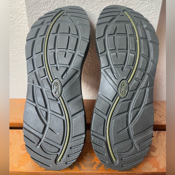 Womens Chacos, size W 10. Green & black straps, only worn 3 times. - Picture 4 of 4